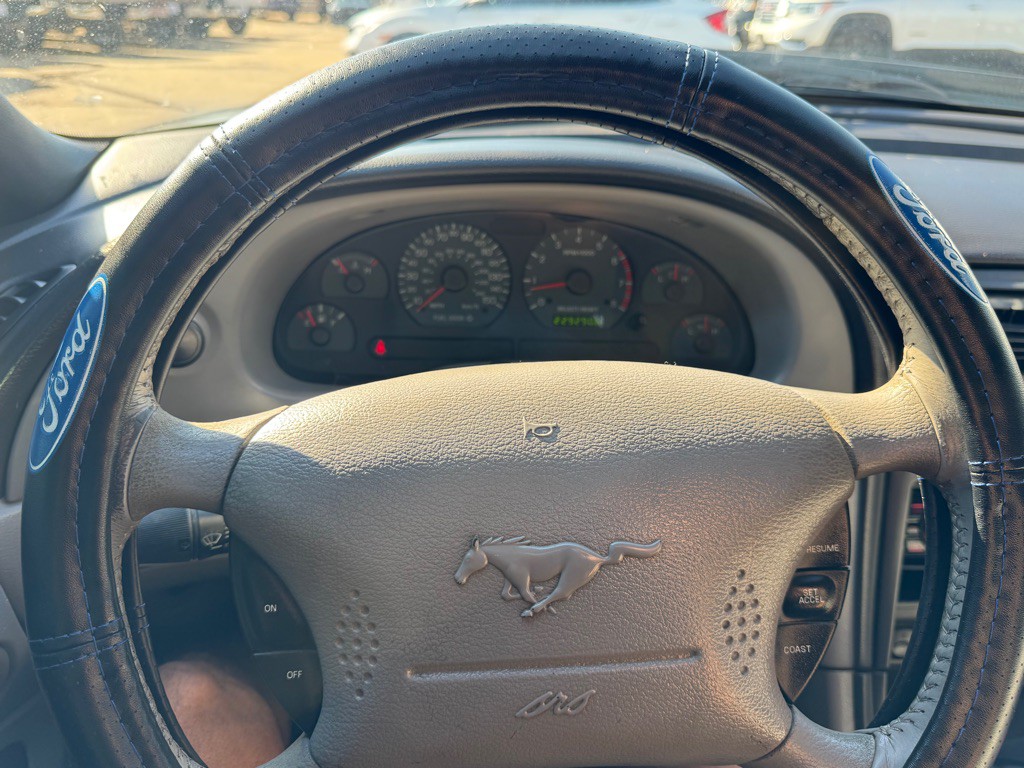 2002 Ford Mustang Image 12