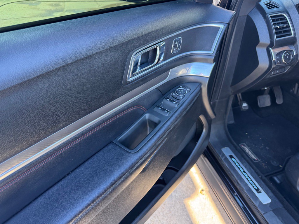 2016 Ford Explorer Image 11