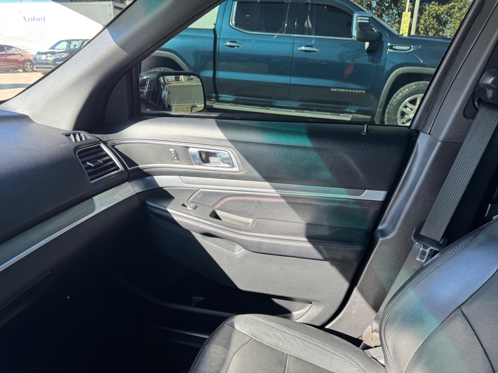 2016 Ford Explorer Image 16