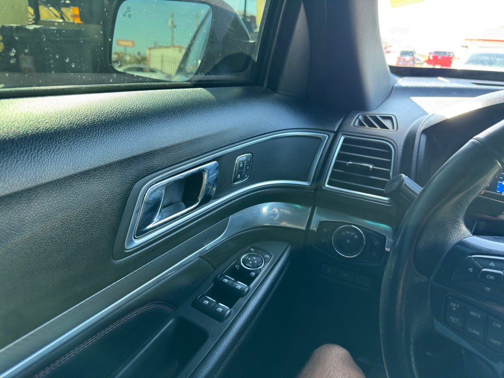 2016 Ford Explorer Image 18