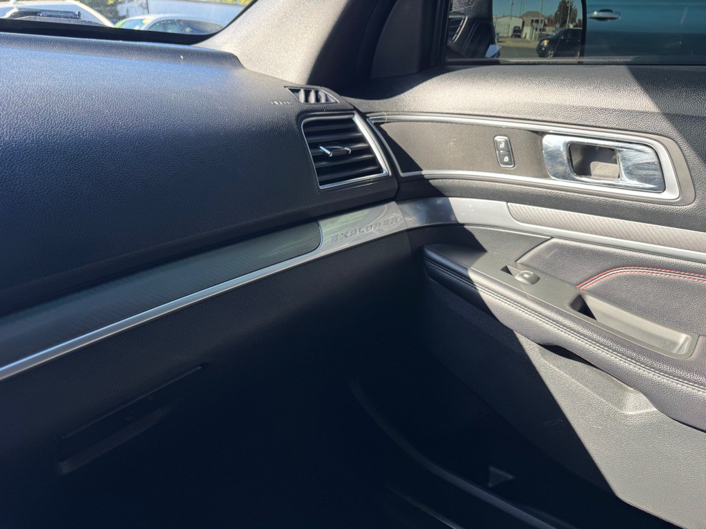 2016 Ford Explorer Image 19