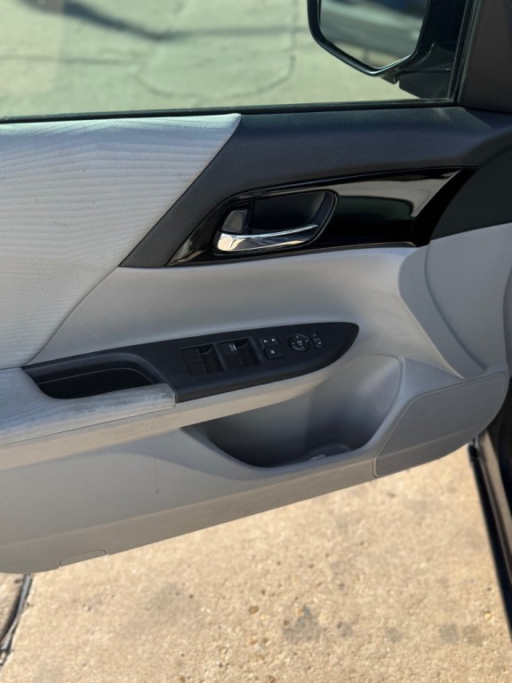 2017 Honda Accord Image 14