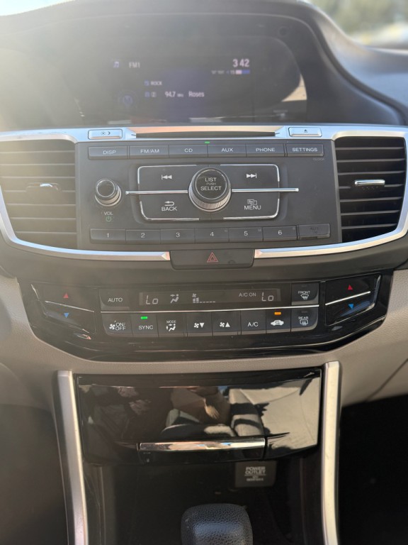 2017 Honda Accord Image 16