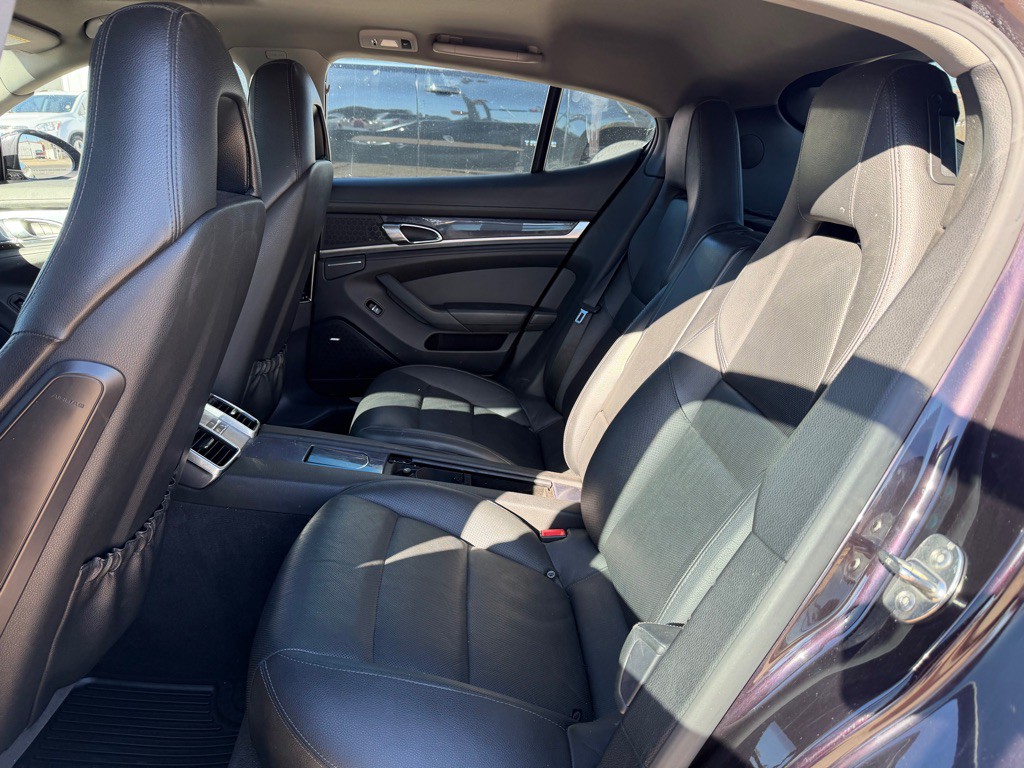 2014 Porsche Panamera Image 12