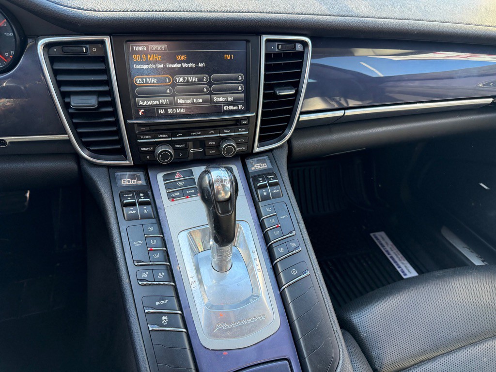 2014 Porsche Panamera Image 15