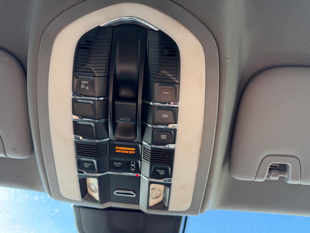 2014 Porsche Panamera Image 16