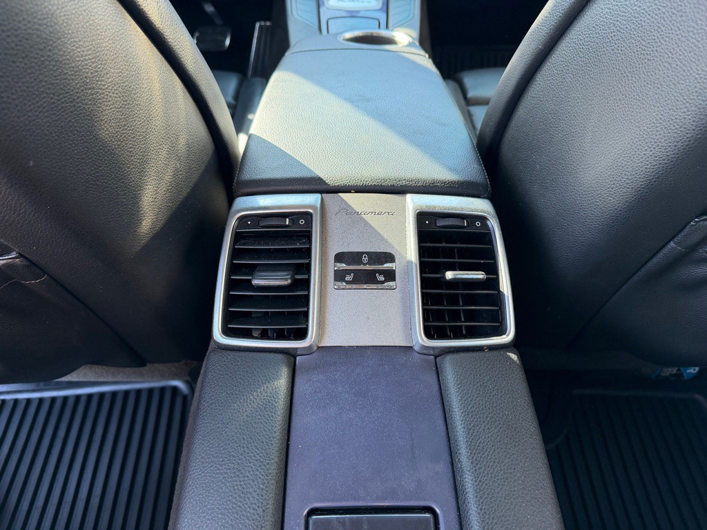 2014 Porsche Panamera Image 17