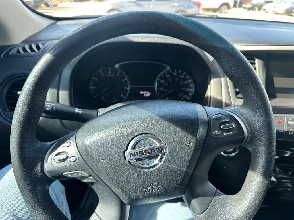 2014 Nissan Pathfinder Image 16