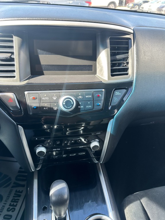 2014 Nissan Pathfinder Image 17
