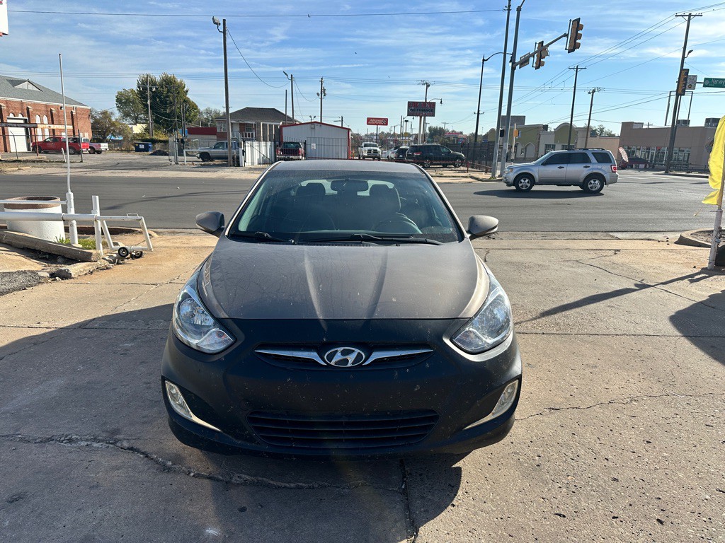 2013 Hyundai Accent Image 2