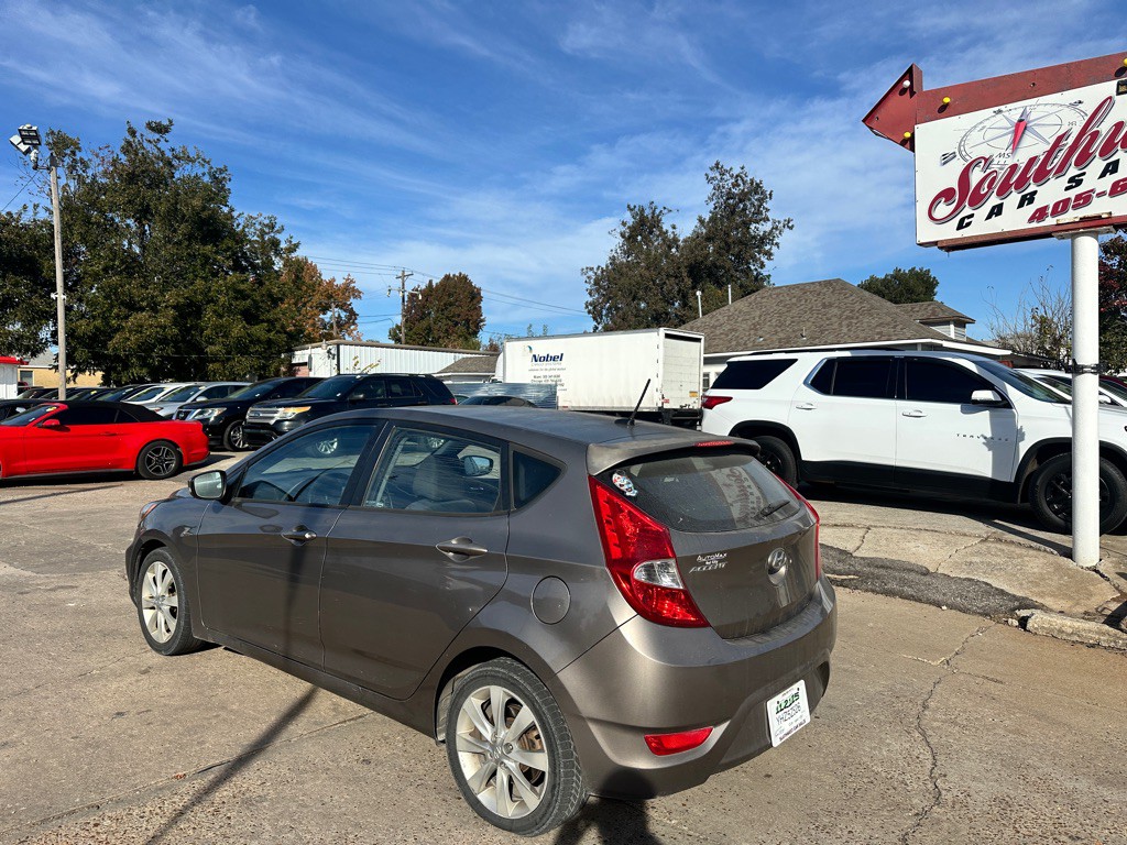 2013 Hyundai Accent Image 7