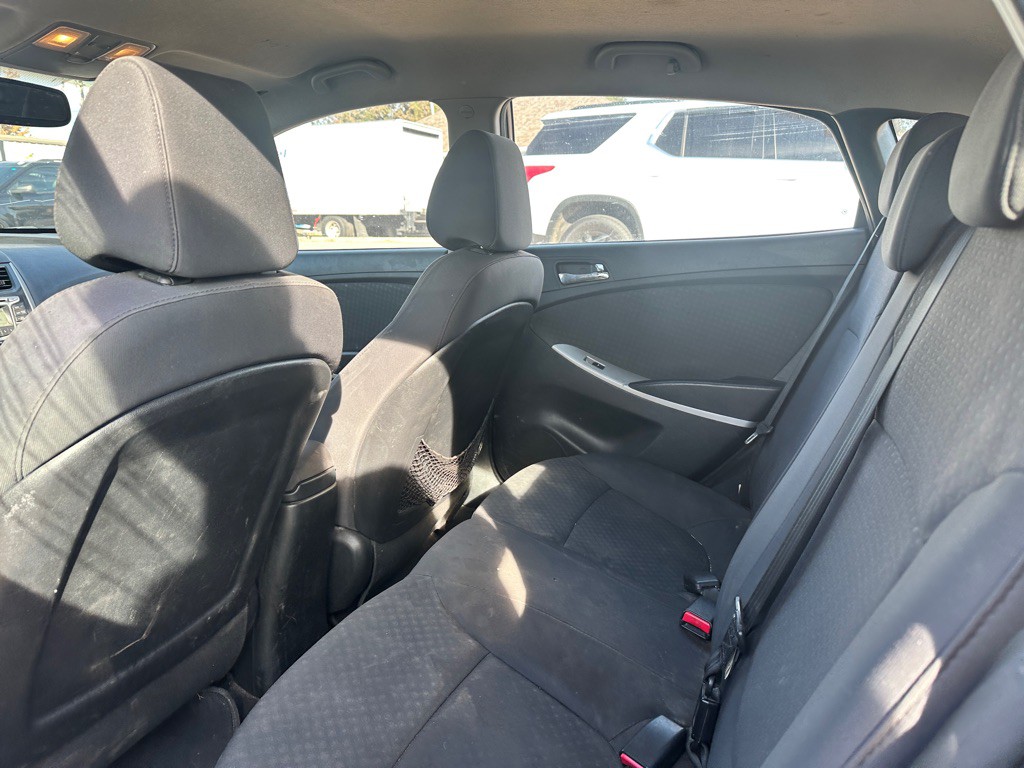 2013 Hyundai Accent Image 9