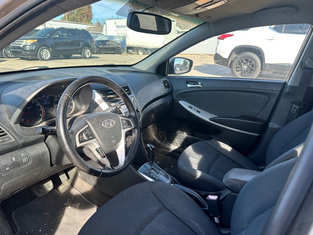 2013 Hyundai Accent Image 13