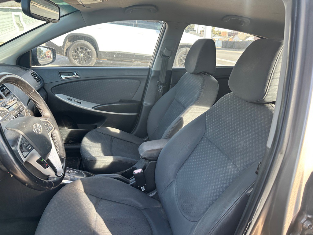 2013 Hyundai Accent Image 14