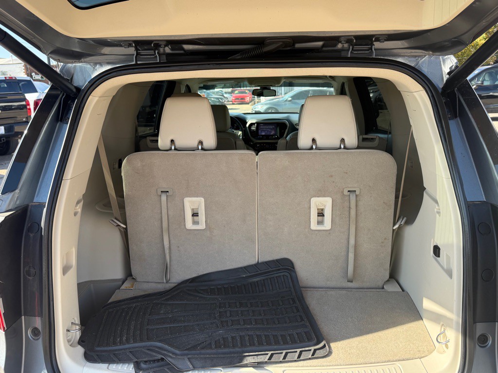 2022 GMC Acadia Image 11