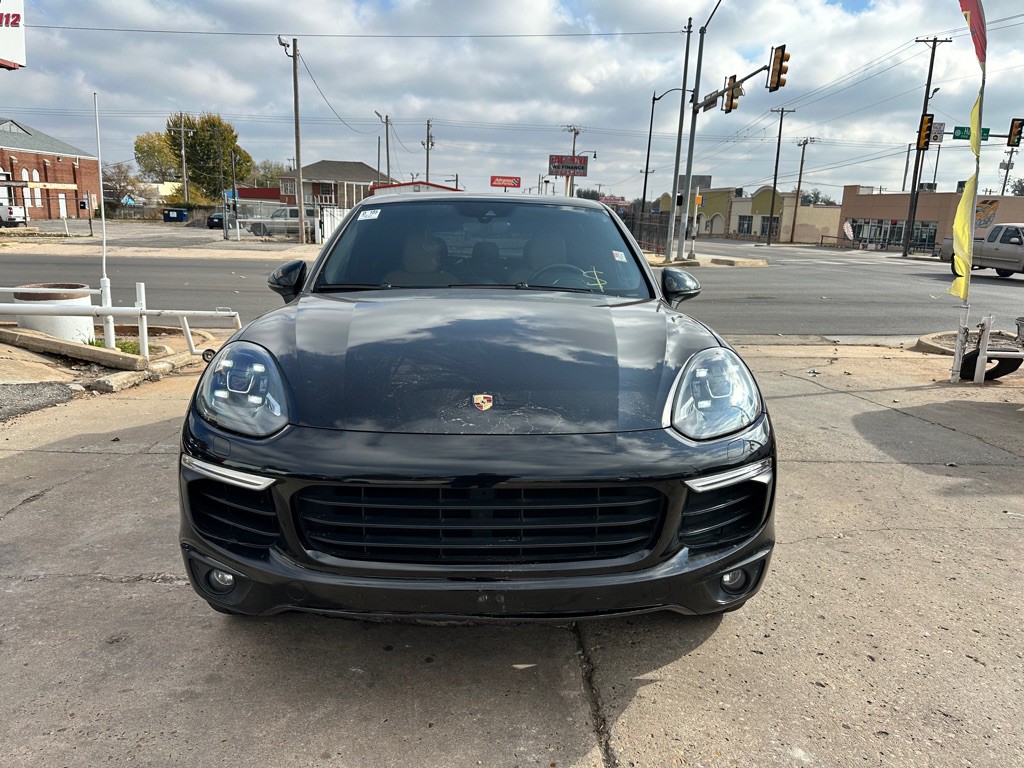 2018 Porsche Cayenne Image 2
