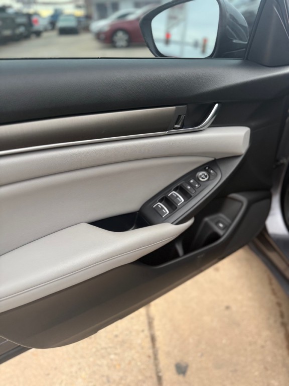 2019 Honda Accord Image 9