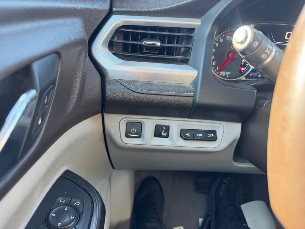 2020 GMC Acadia Image 15