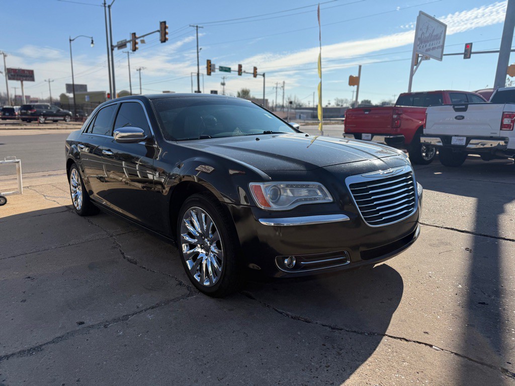 2013 Chrysler 300 Image 3