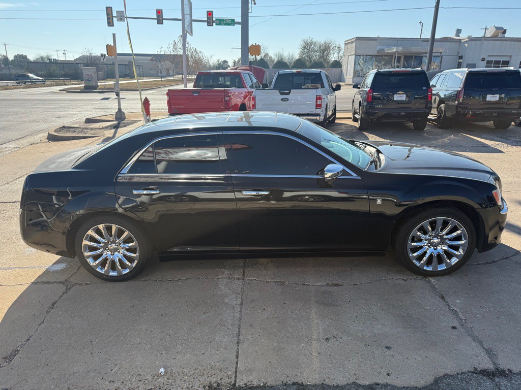 2013 Chrysler 300 Image 4