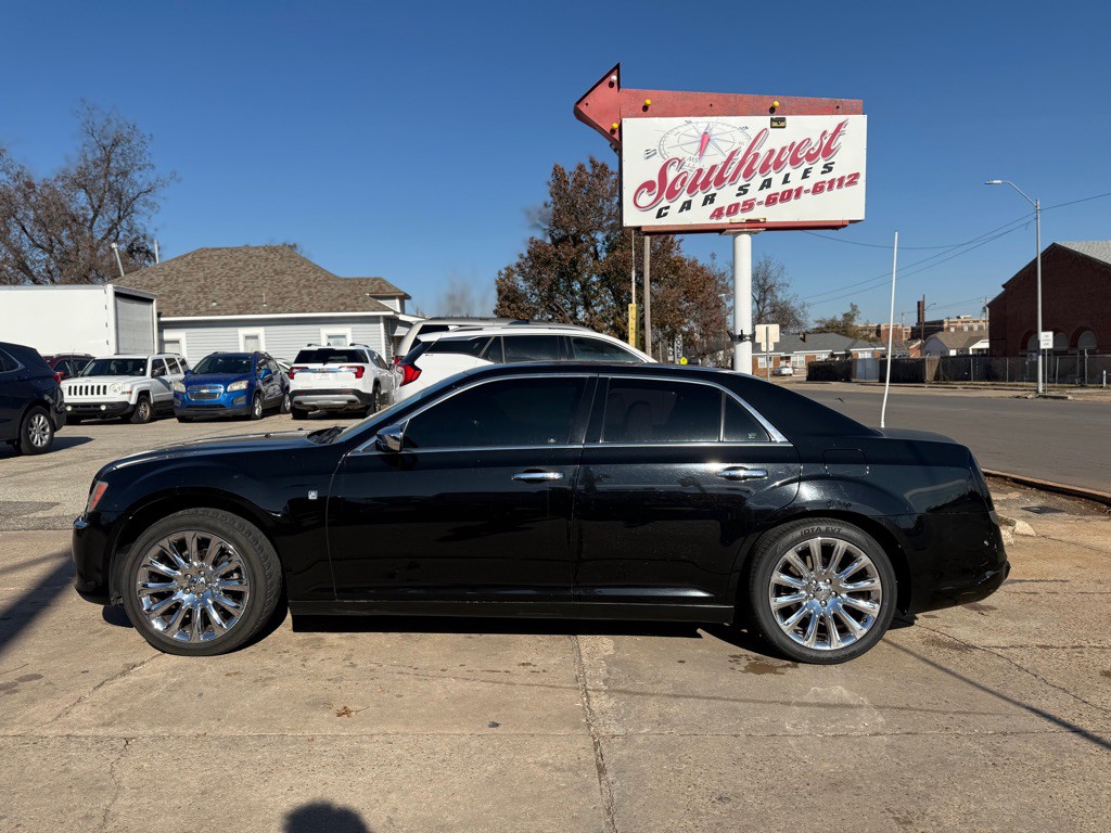 2013 Chrysler 300 Image 8