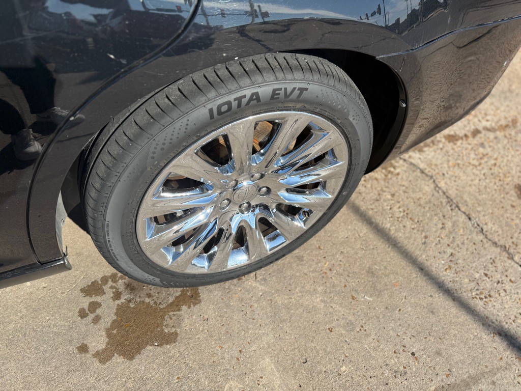 2013 Chrysler 300 Image 9