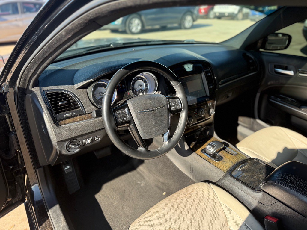 2013 Chrysler 300 Image 13