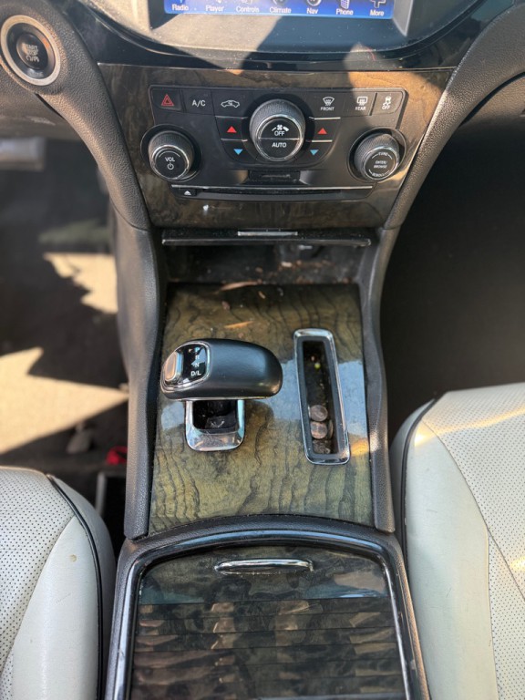 2013 Chrysler 300 Image 14