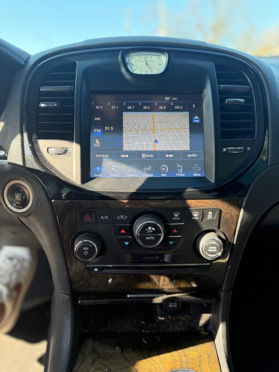 2013 Chrysler 300 Image 15