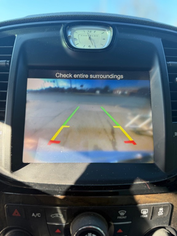 2013 Chrysler 300 Image 16