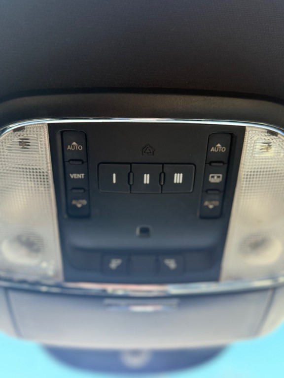 2013 Chrysler 300 Image 19