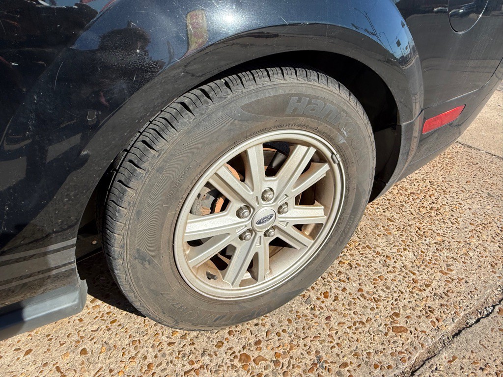 2005 Ford Mustang Image 9