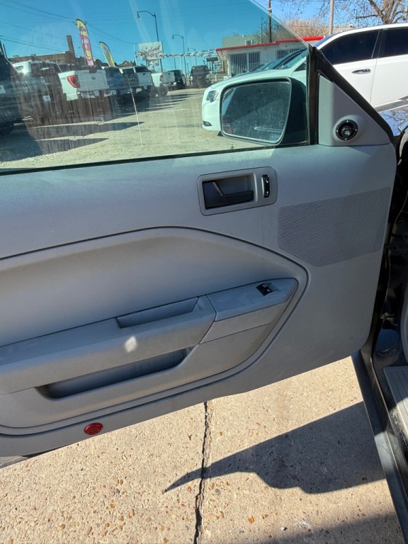 2005 Ford Mustang Image 11