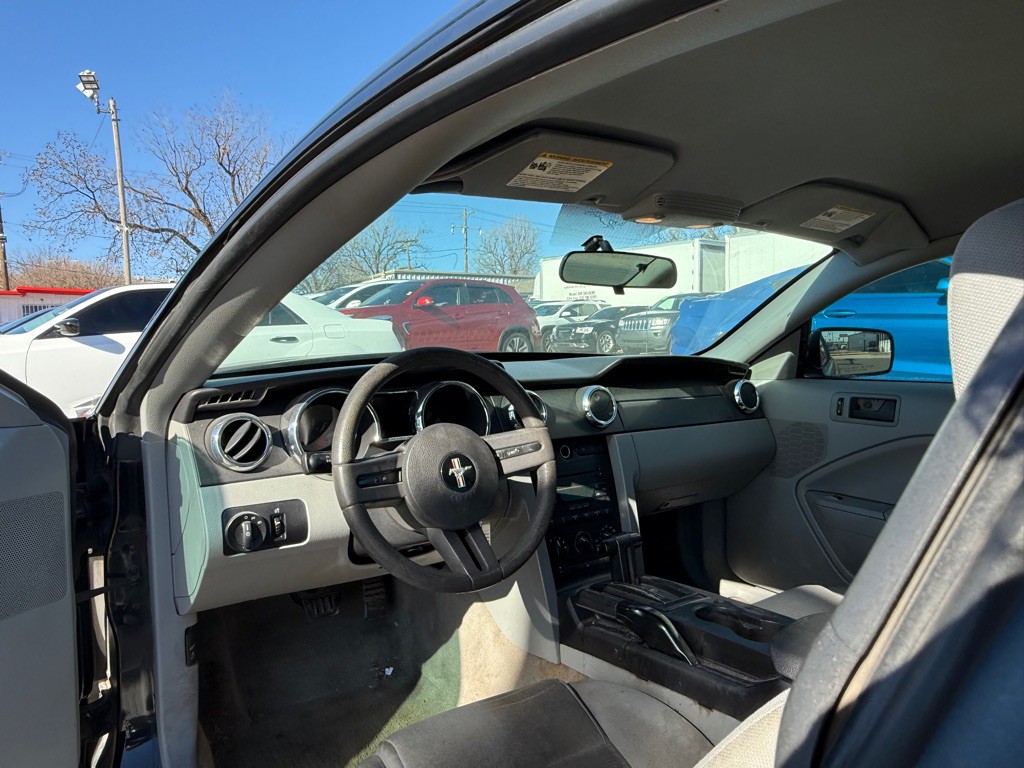 2005 Ford Mustang Image 12