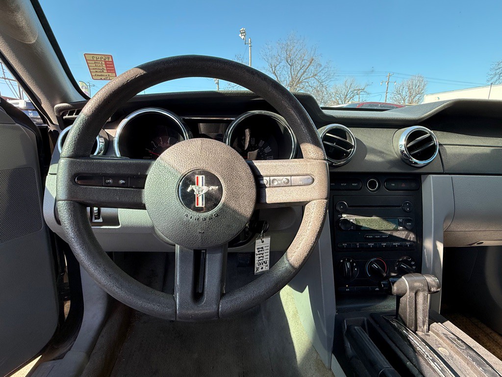 2005 Ford Mustang Image 15