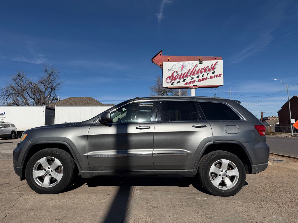 2012 Jeep Grand Cherokee Image 2