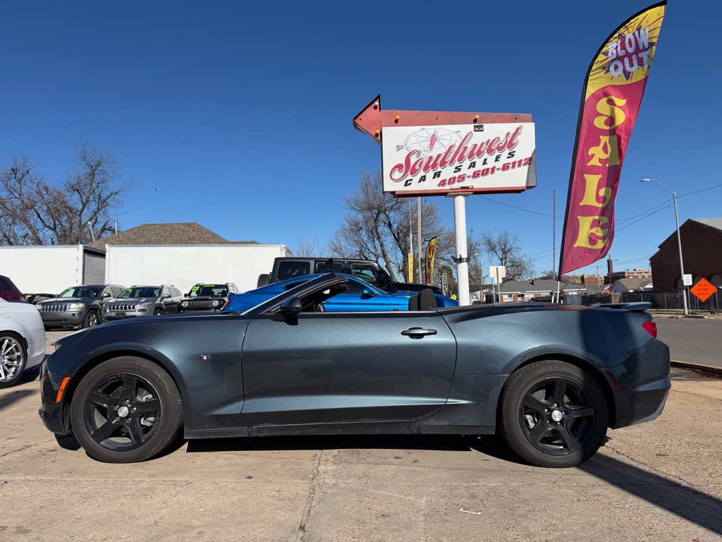 2023 Chevrolet Camaro Image 2