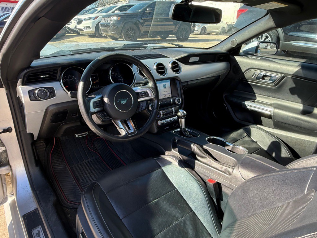 2017 Ford Mustang Image 12