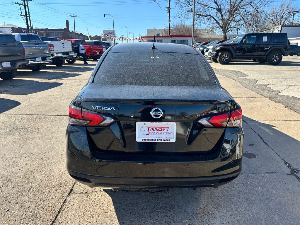 2021 Nissan Versa Image 5