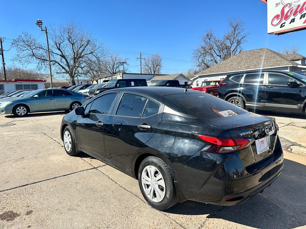 2021 Nissan Versa Image 6