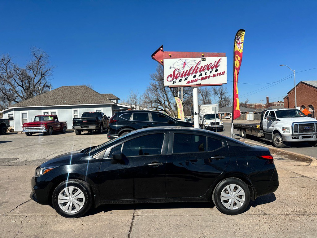 2021 Nissan Versa Image 7