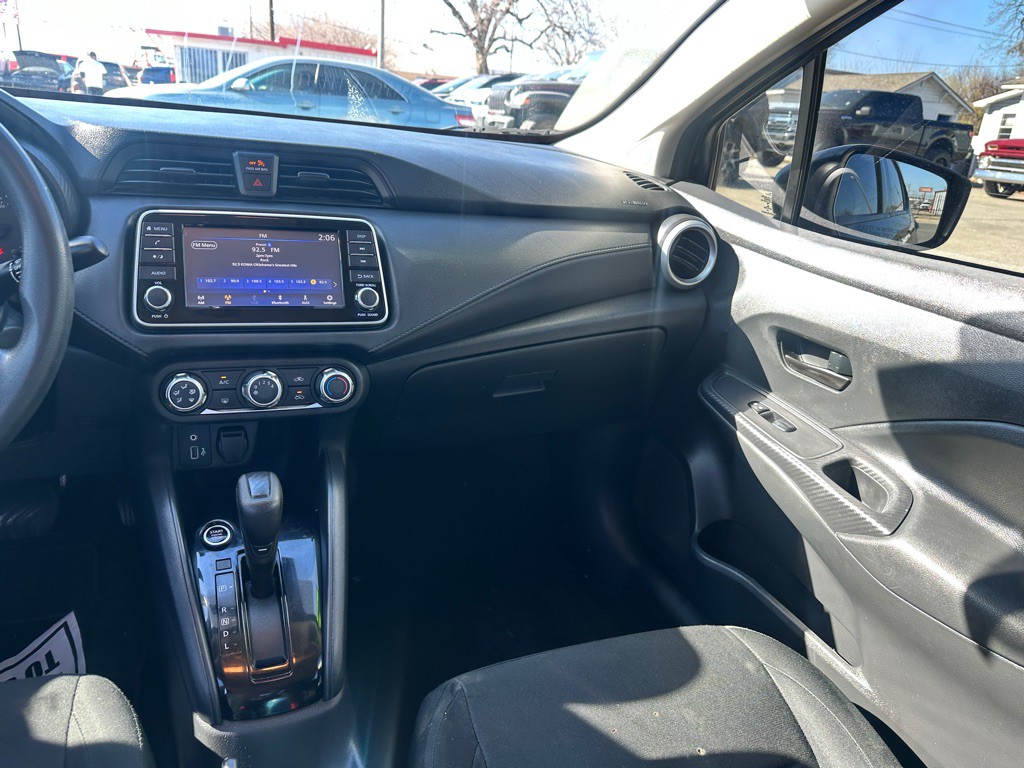2021 Nissan Versa Image 11