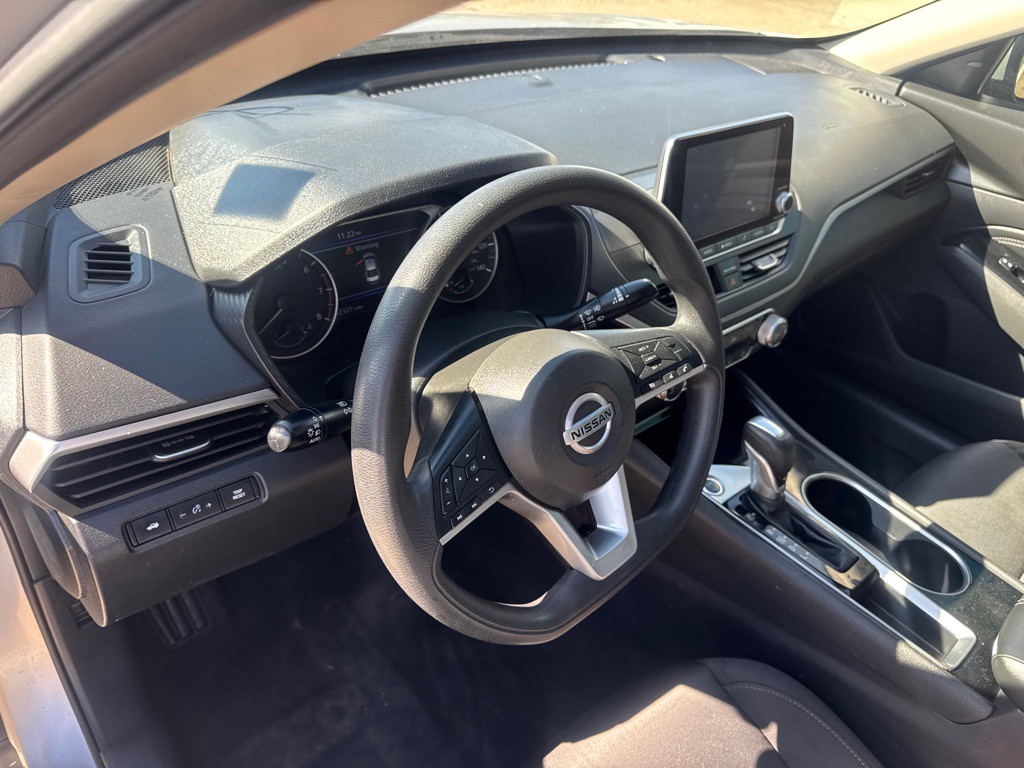 2021 Nissan Altima Image 10