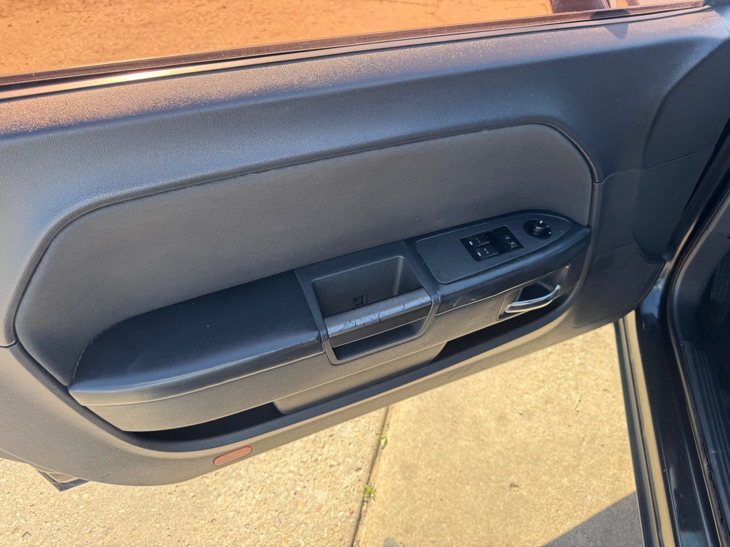 2011 Dodge Challenger Image 9