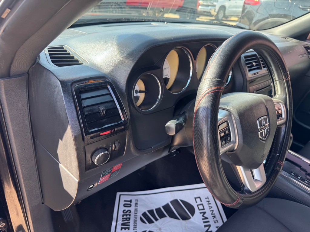 2011 Dodge Challenger Image 10