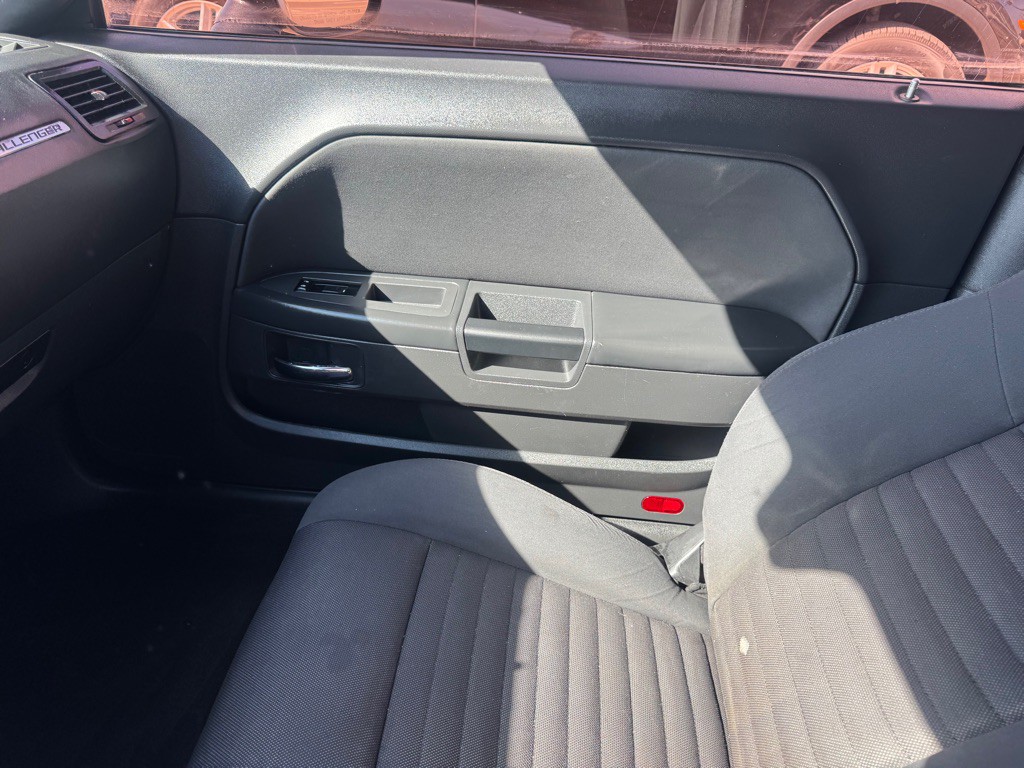 2011 Dodge Challenger Image 12