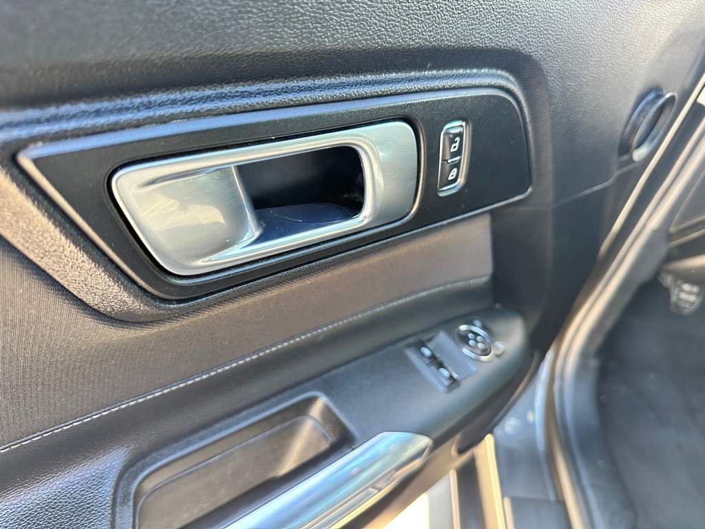2020 Ford Mustang Image 23