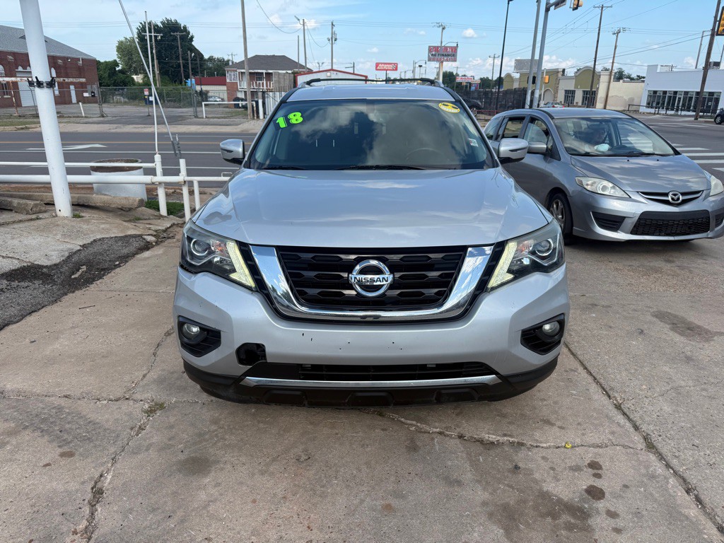 2018 Nissan Pathfinder Image 2