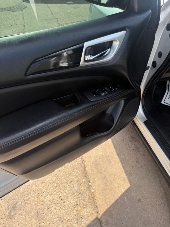 2018 Nissan Pathfinder Image 13