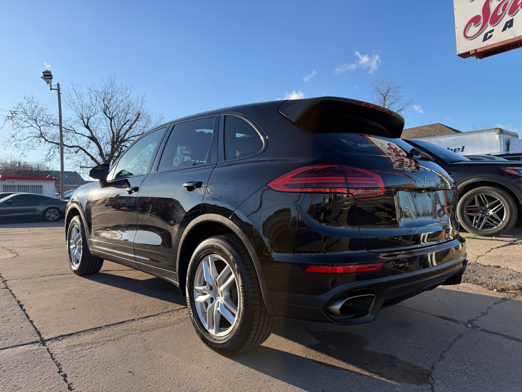 2016 Porsche Cayenne Image 3